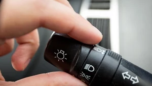 Montowanie dodatkowego oświetlenia w samochodzie może być niebezpieczne