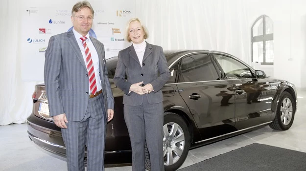 Federalna Minister Oświaty i Badań Naukowych prof. dr Johanna Wanka korzysta już z e-diesla Audi w swoim służbowym A8 3.0 TDI