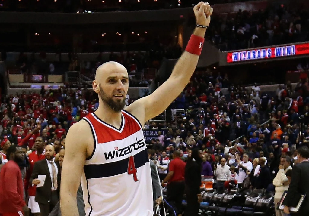 Marcin Gortat triumfuje Marcin Gortat triumfuje