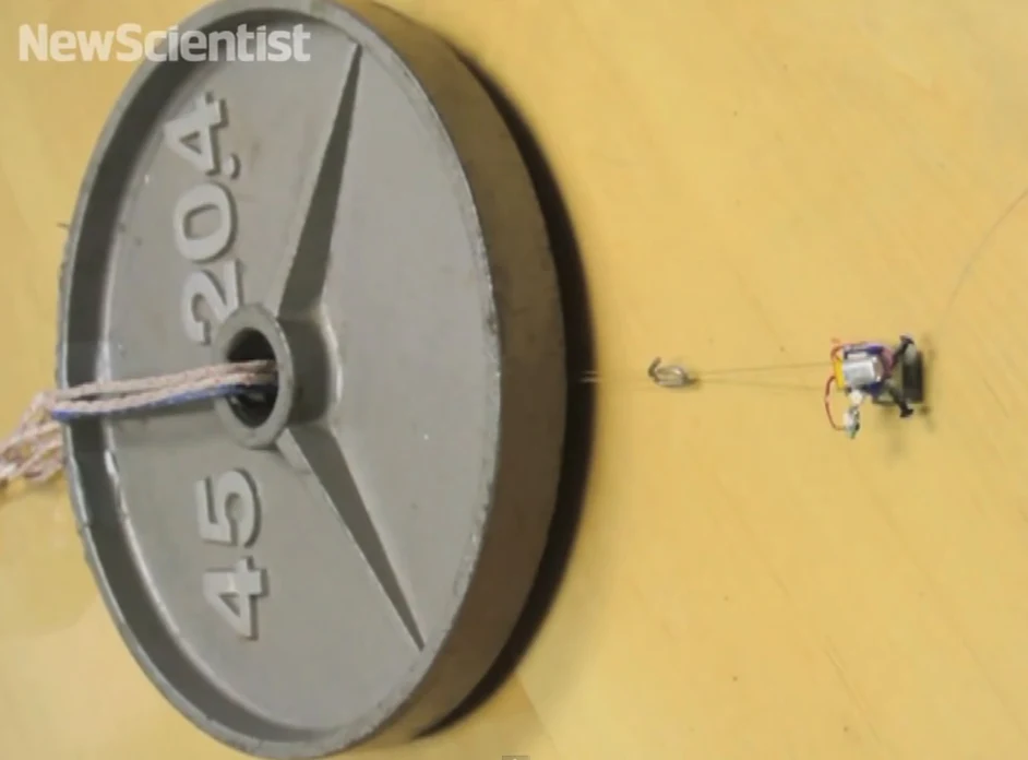 Miniaturowy robot - siłacz. Miniaturowy robot - siłacz.