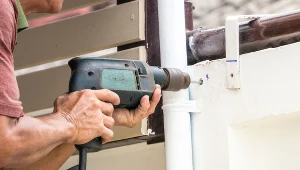 Hałaśliwy remont u sąsiada? Sprawdź, co można zrobić.