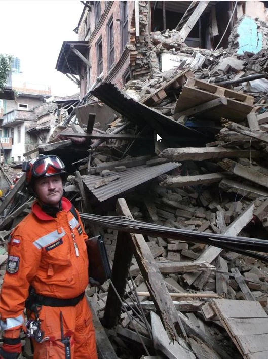 Wstrząsające zdjęcia z Nepalu wysłali polscy strażacy