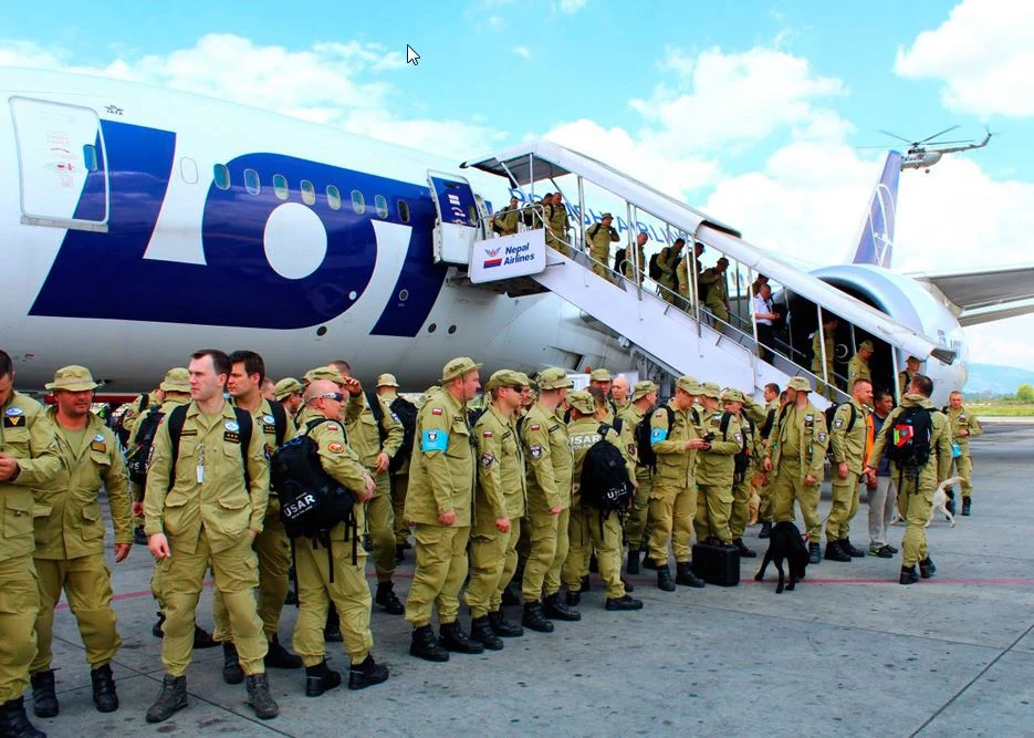 Wstrząsające zdjęcia z Nepalu wysłali polscy strażacy