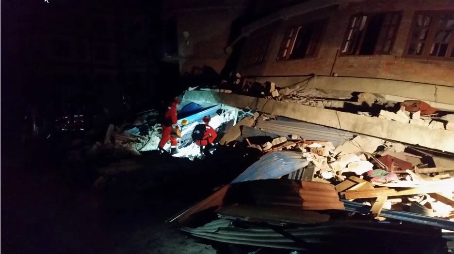 Wstrząsające zdjęcia z Nepalu wysłali polscy strażacy