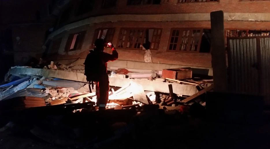 Wstrząsające zdjęcia z Nepalu wysłali polscy strażacy