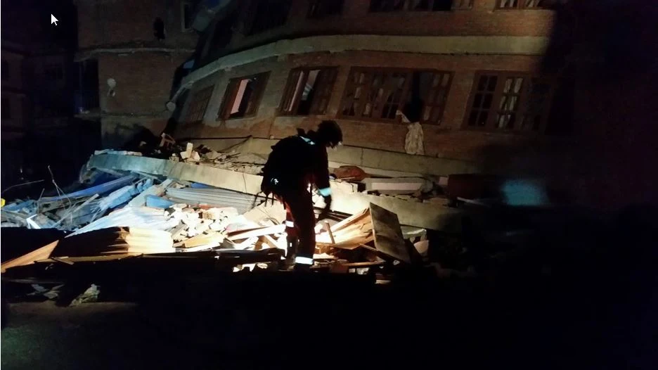 Wstrząsające zdjęcia z Nepalu wysłali polscy strażacy