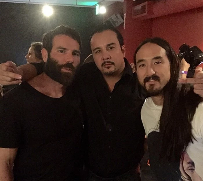 Impreza z celebrytami. Tony i Dan Bilzerian oraz Steve Aoki