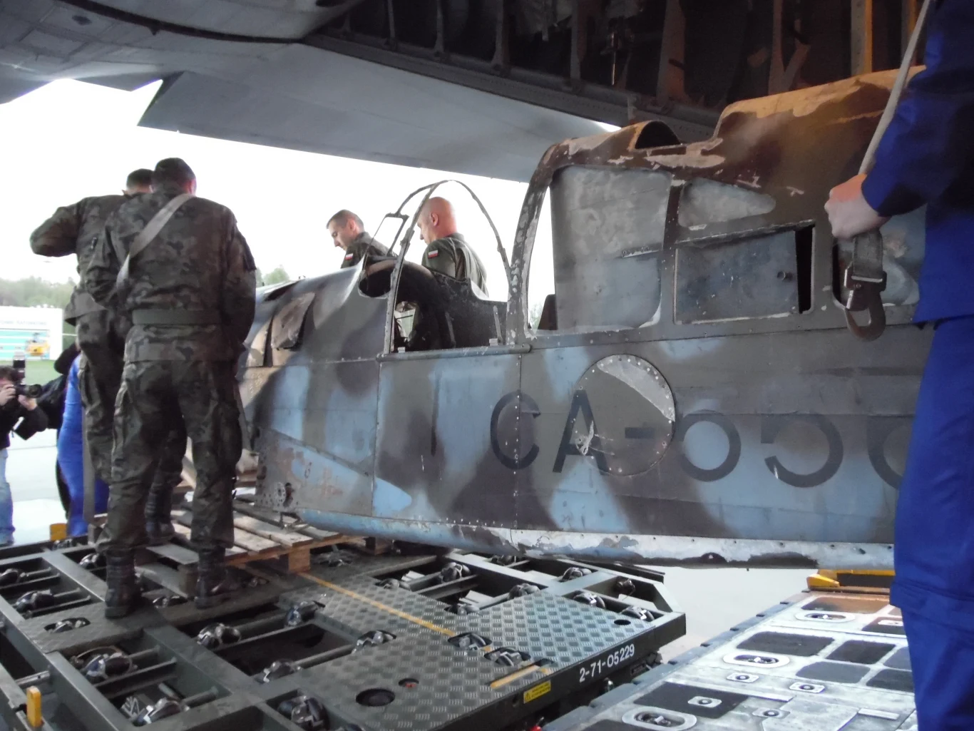 C-130 przywiózł z Finlandii historyczny myśliwiec Caudron-Renault CR-714.