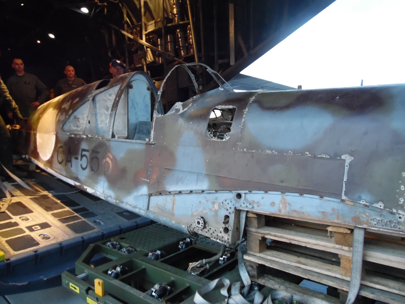 C-130 przywiózł z Finlandii historyczny myśliwiec Caudron-Renault CR-714.