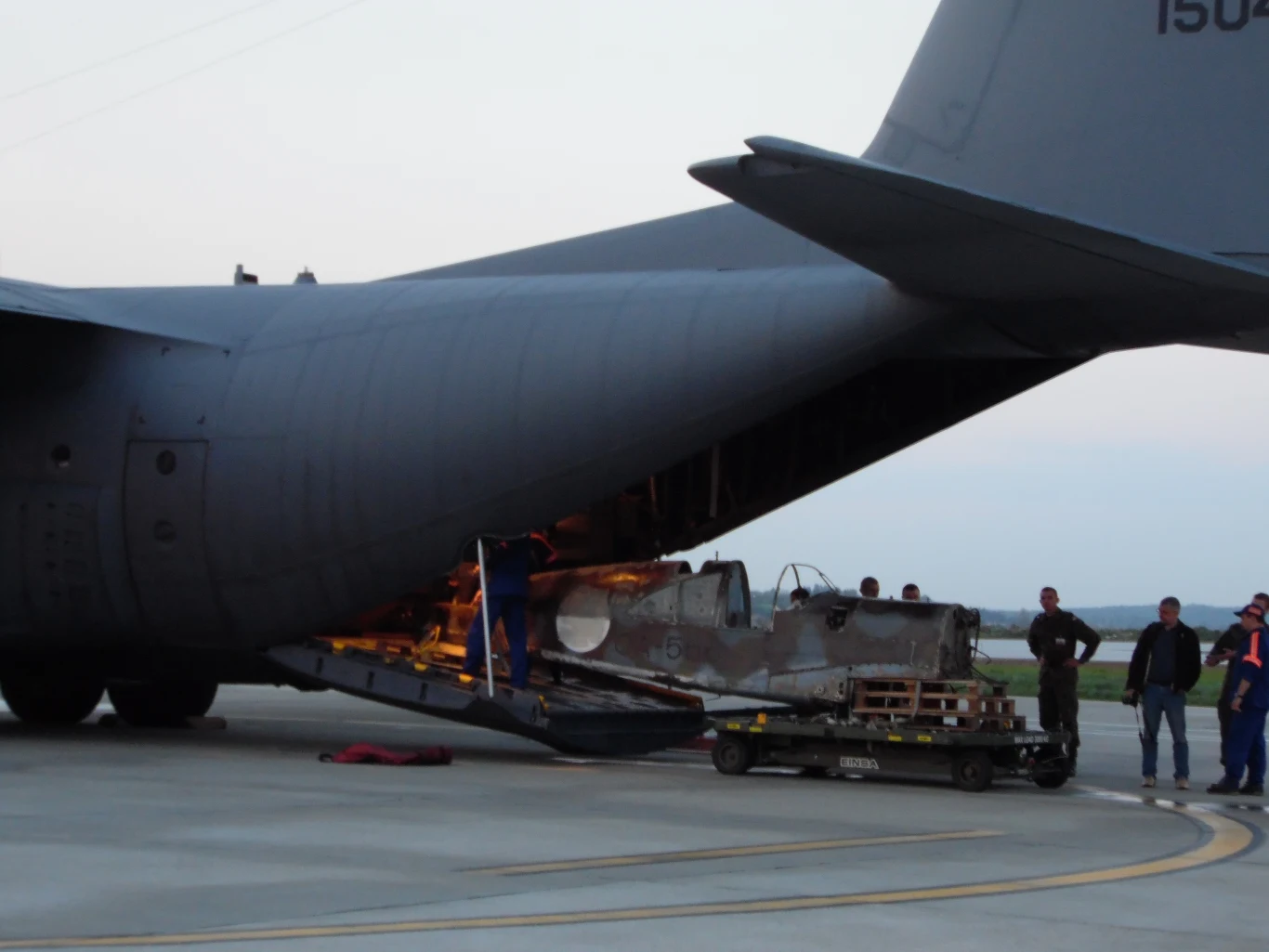 C-130 przywiózł z Finlandii historyczny myśliwiec Caudron-Renault CR-714.