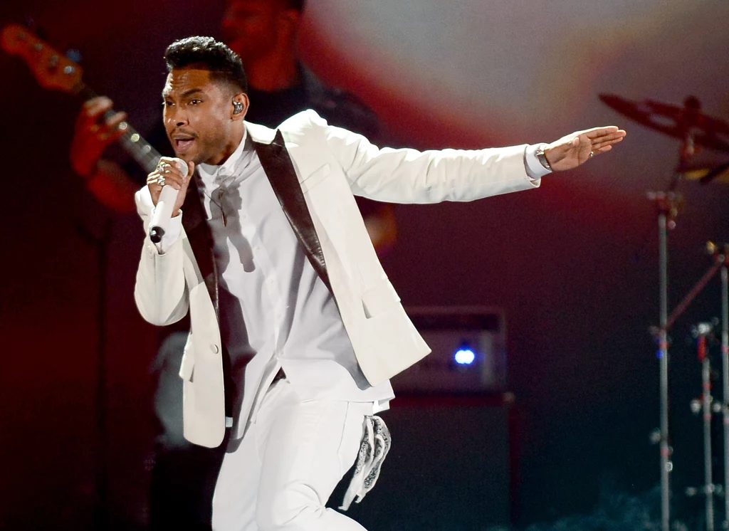 Miguel w trakcie występu na Billboard Music Awards 2013