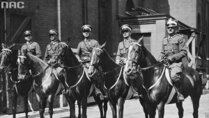 Międzynarodowe Zawody Hippiczne w Londynie. Ekipa polska, drugi z prawej - rtm. Henryk Dobrzański, 1925 r.