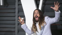 Jared Leto karierę wokalną rozwijał równolegle z występami aktorskimi. Początki Thirty Seconds To Mars sięgają 1998 roku