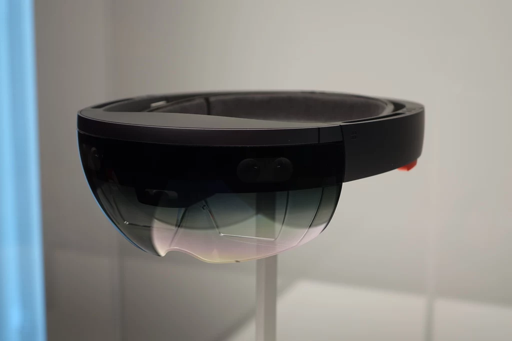 Tak wyglądaja gogle HoloLens przed założeniem