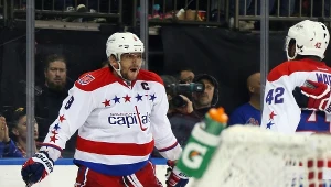 Aleksander Owieczkin po golu na 3-2.