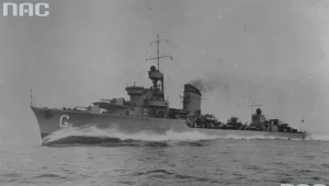 Niszczyciel ORP "Grom" na morzu