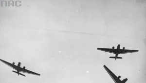 Klucz niemieckich samolotów transportowych Junkers Ju 52 w locie