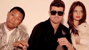 Pharrell, Robin Thicke (i Emily Ratajkowski) w teledysku "Blurred Lines"