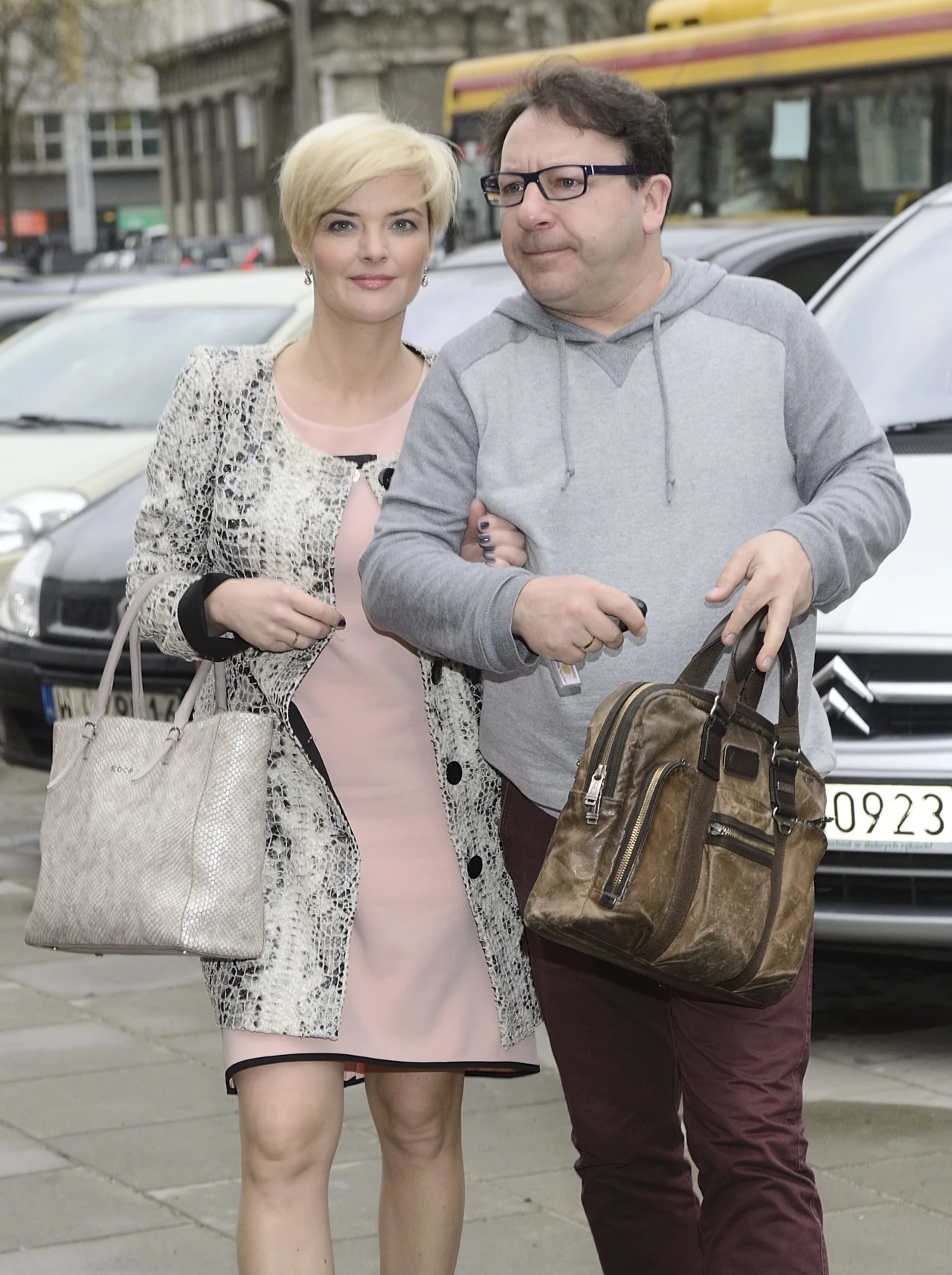 Para jest ze sobą mimo przeciwności losu Para jest ze sobą mimo przeciwności losu