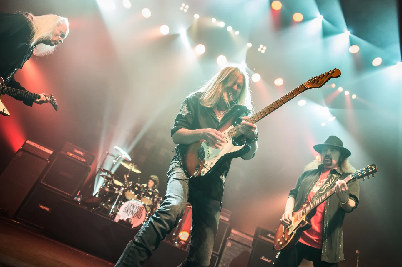 Na imiennej debiutanckiej płycie (z podtytułem "Pronounced Leh-Nerd Skin-Nerd") znalazł się pierwszy wielki przebój - "Free Bird"