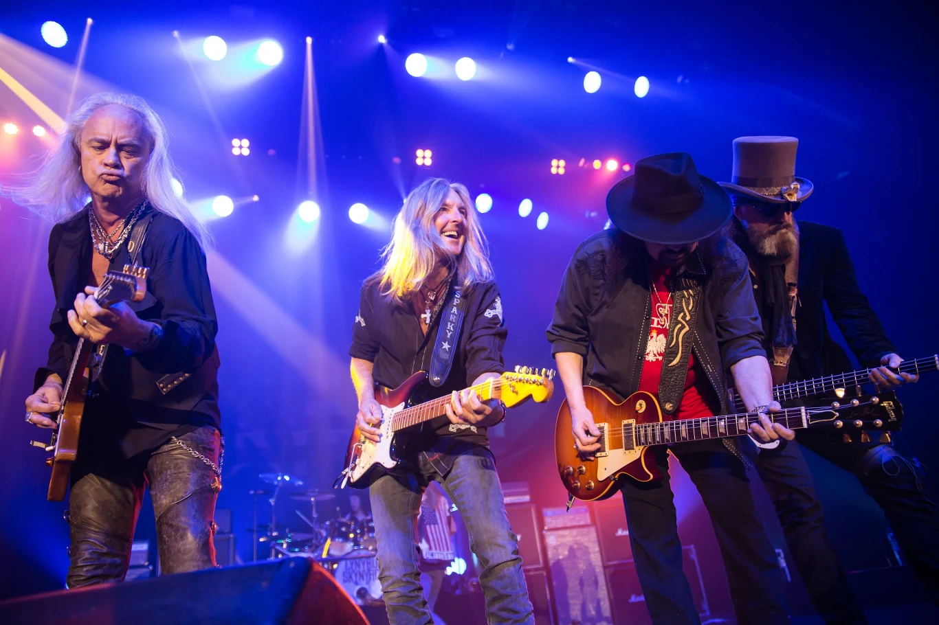 Znakiem firmowym grupy szybko stała się obecność trzech gitarzystów w składzie