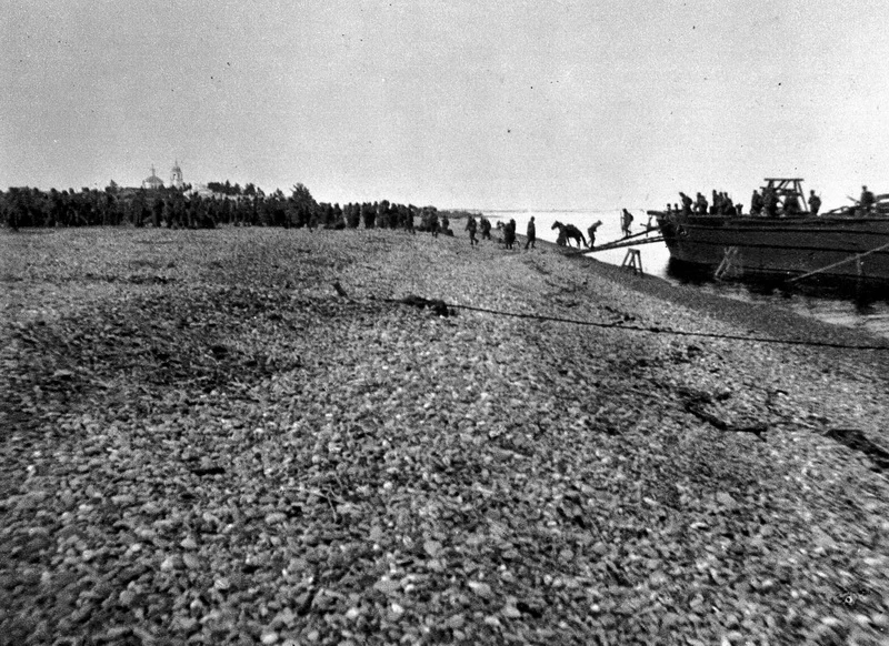 16 sierpnia 1918 roku. Wyładunek zaopatrzenia w czechosłowackiej bazie w Litweniczach