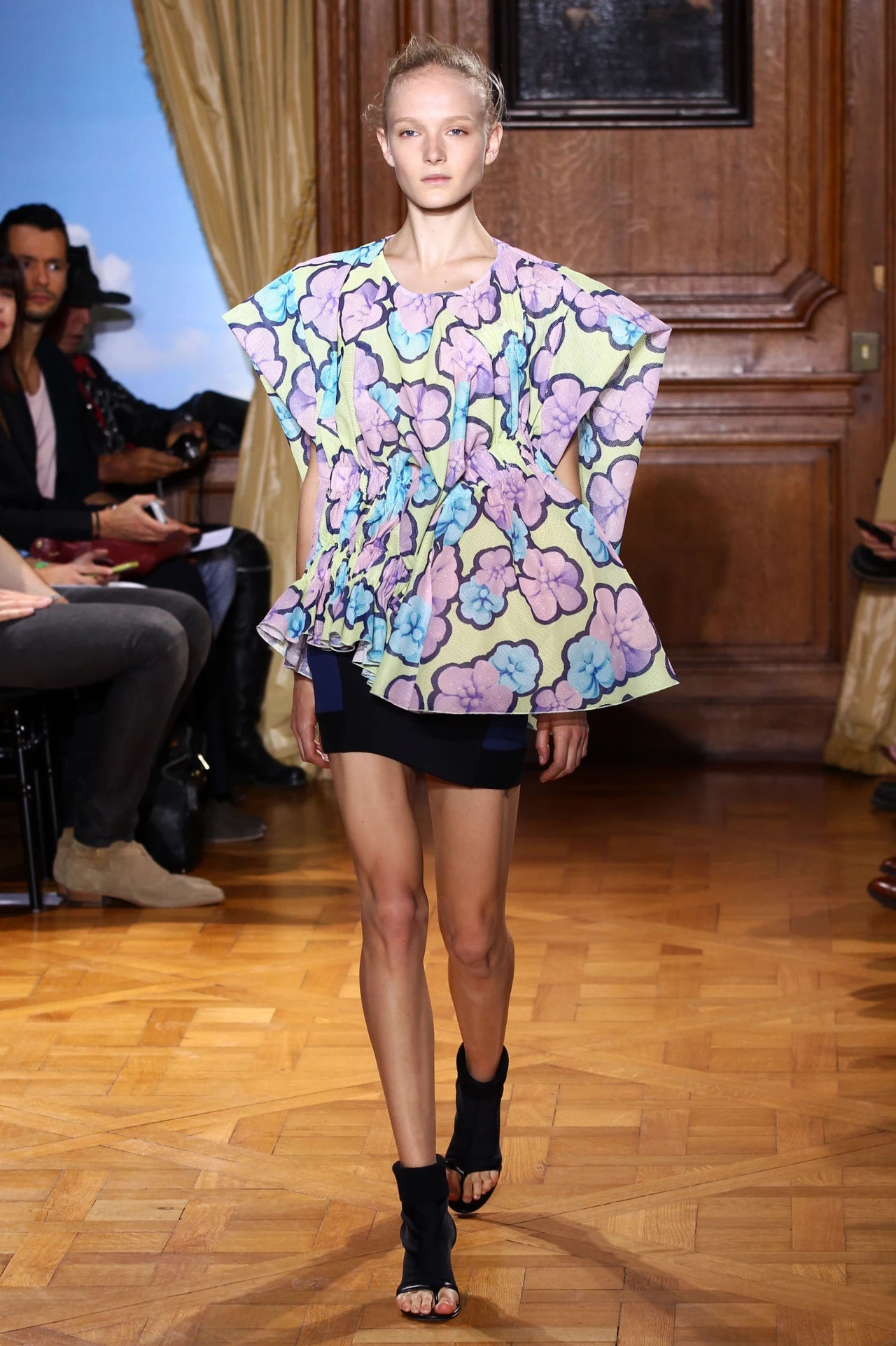 Kolekcja Viktor&Rolf wiosna - lato 2015. Pokaz z Paryskiego Tygodnia Mody Kolekcja Viktor&Rolf wiosna - lato 2015. Pokaz z Paryskiego Tygodnia Mody