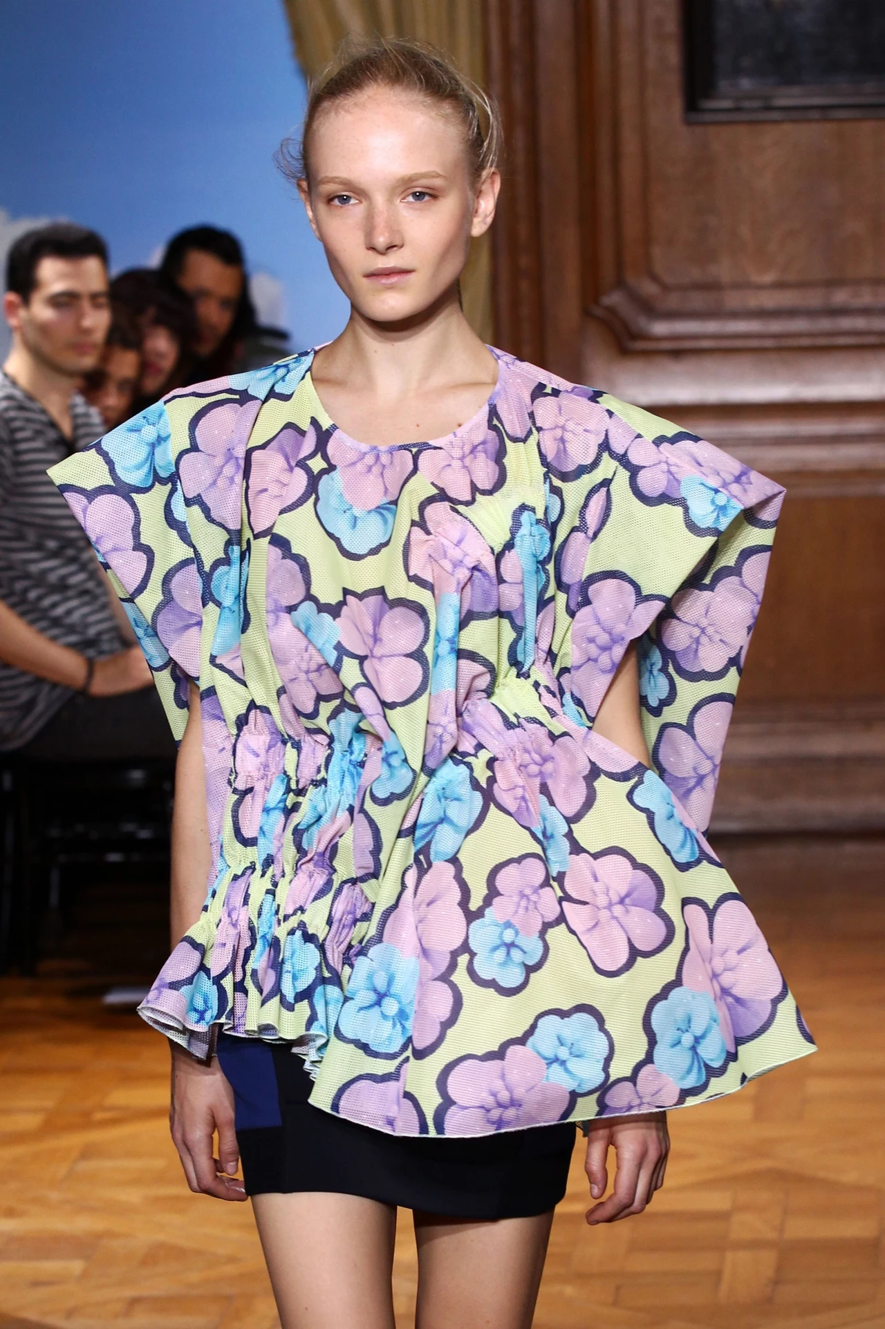 Kolekcja Viktor&Rolf wiosna - lato 2015. Pokaz z Paryskiego Tygodnia Mody Kolekcja Viktor&Rolf wiosna - lato 2015. Pokaz z Paryskiego Tygodnia Mody