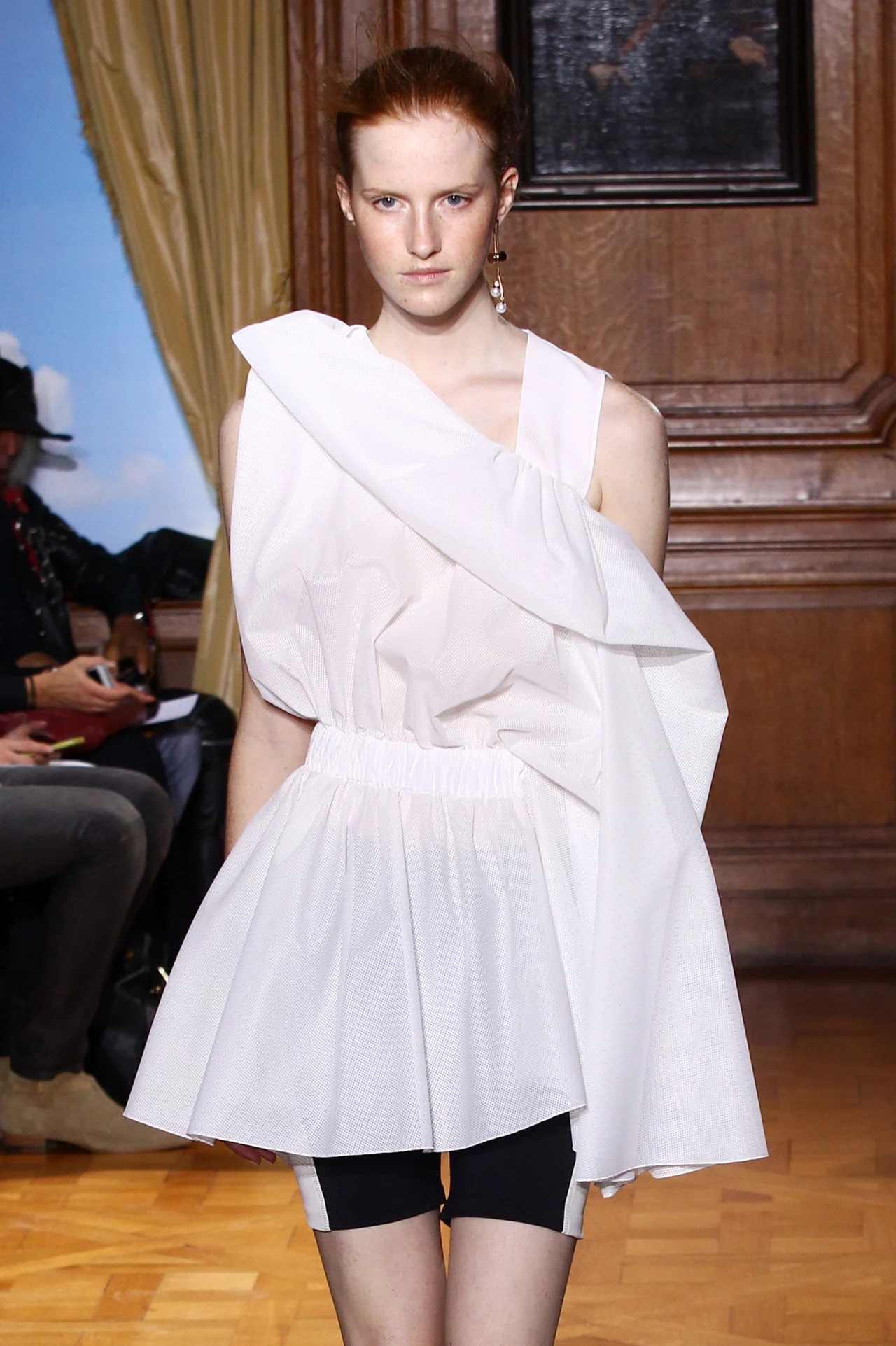 Kolekcja Viktor&Rolf wiosna - lato 2015. Pokaz z Paryskiego Tygodnia Mody Kolekcja Viktor&Rolf wiosna - lato 2015. Pokaz z Paryskiego Tygodnia Mody
