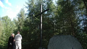 Pomnik Ofiar Katastrofy Lotniczej samolotu "Tadeusz Kosciuszko" w Lesie Kabackim