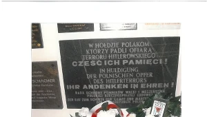 Płyta pamiątkowa ku czci Polaków pomordowanych w Hartheim 