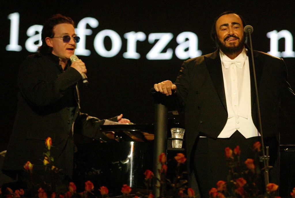 Bono i Luciano Pavarotti w 2003 roku