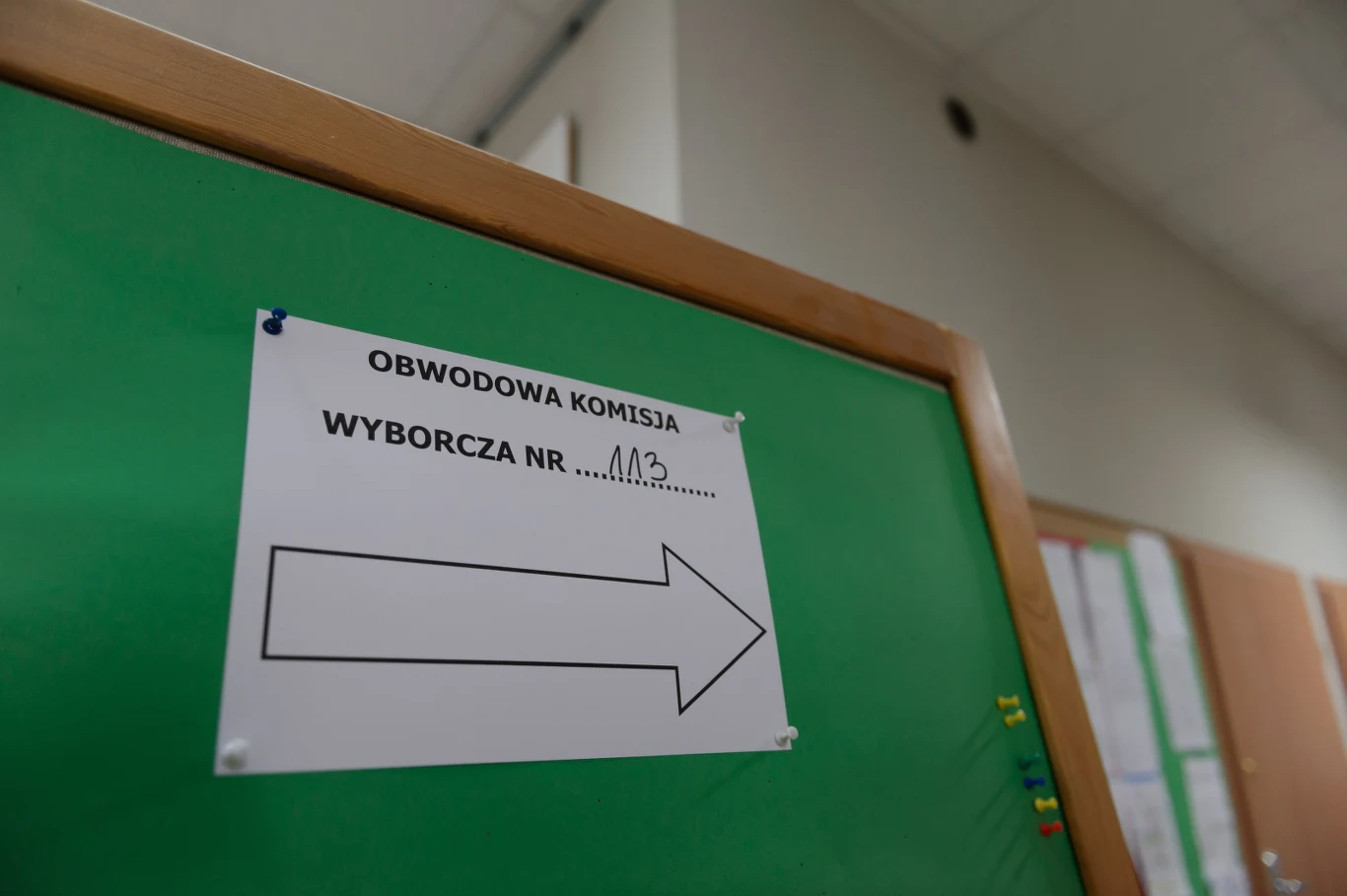  Głosowanie w lokalu wyborczym w Poznaniu
