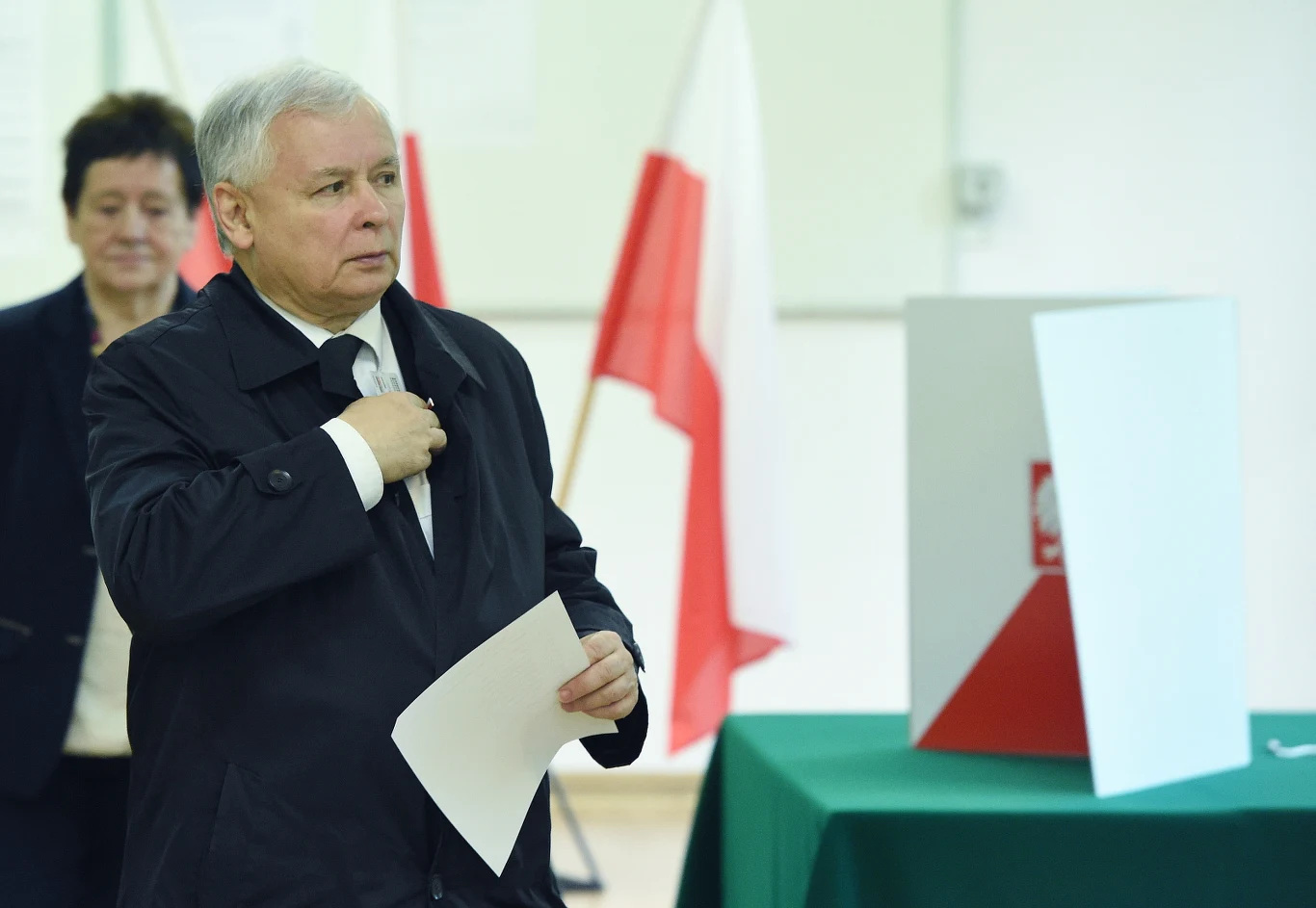 Prezes PiS Jarosław Kaczyński zagłosował w lokalu wyborczym w Warszawie