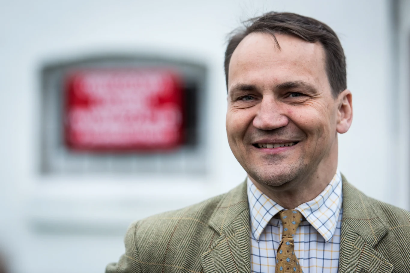  Marszałek Sejmu Radosław Sikorski głosował w lokalu wyborczym w miejscowości Samoklęski Duże