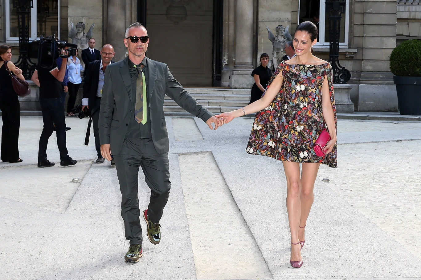 Eros Ramazzotti na swoim koncie ma trzynaście albumów studyjnych, duety z największymi gwiazdami oraz mnóstwo przebojów, które podbiły listy przebojów. Jednak warto wspomnieć, że wokalista jest ma na swoim koncie sporo romansów Eros Ramazzotti na swoim koncie ma trzynaście albumów studyjnych, duety z największymi gwiazdami oraz mnóstwo przebojów, które podbiły listy przebojów. Jednak warto wspomnieć, że wokalista jest ma na swoim koncie sporo romansów