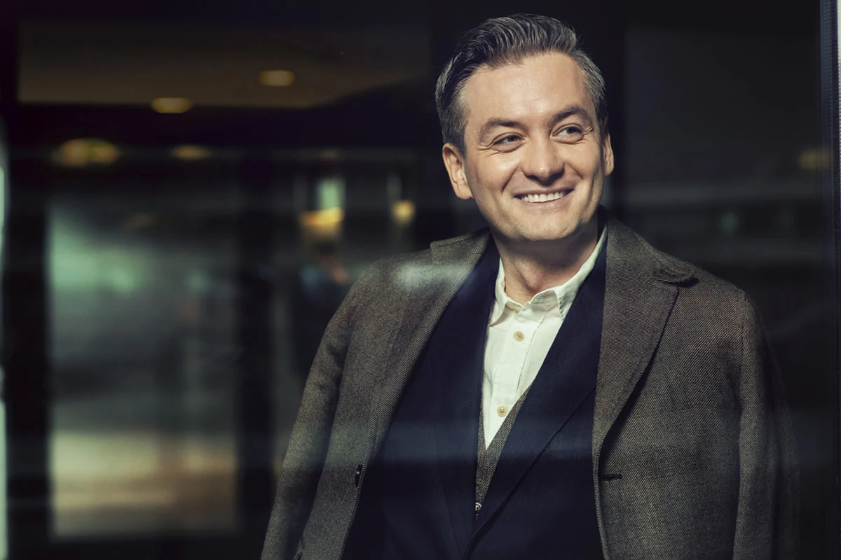 Jako poseł najpierw był lekceważony. "Taki śmieszny gej. Myśleli, że im będę w Sejmie paradę równości robił" - żartuje Robert Biedroń /fot. Radek Polak Jako poseł najpierw był lekceważony. "Taki śmieszny gej. Myśleli, że im będę w Sejmie paradę równości robił" - żartuje Robert Biedroń /fot. Radek Polak