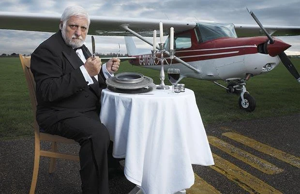 Michel Lotito zjadał metal i szkło. Jego największym osiągnięciem było zjedzenie samolotu Michel Lotito zjadał metal i szkło. Jego największym osiągnięciem było zjedzenie samolotu