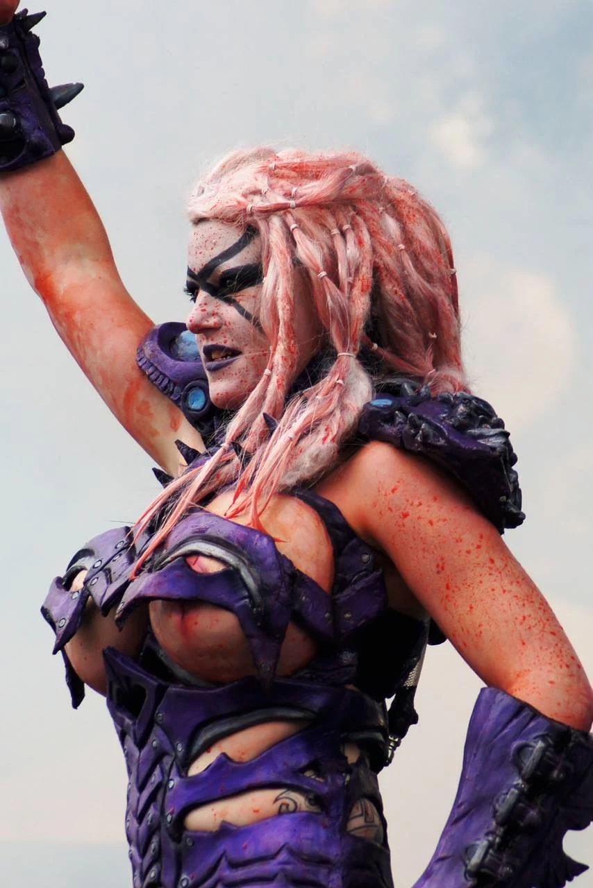 Kim Dylla jako Vulvatron w grupie GWAR Kim Dylla jako Vulvatron w grupie GWAR