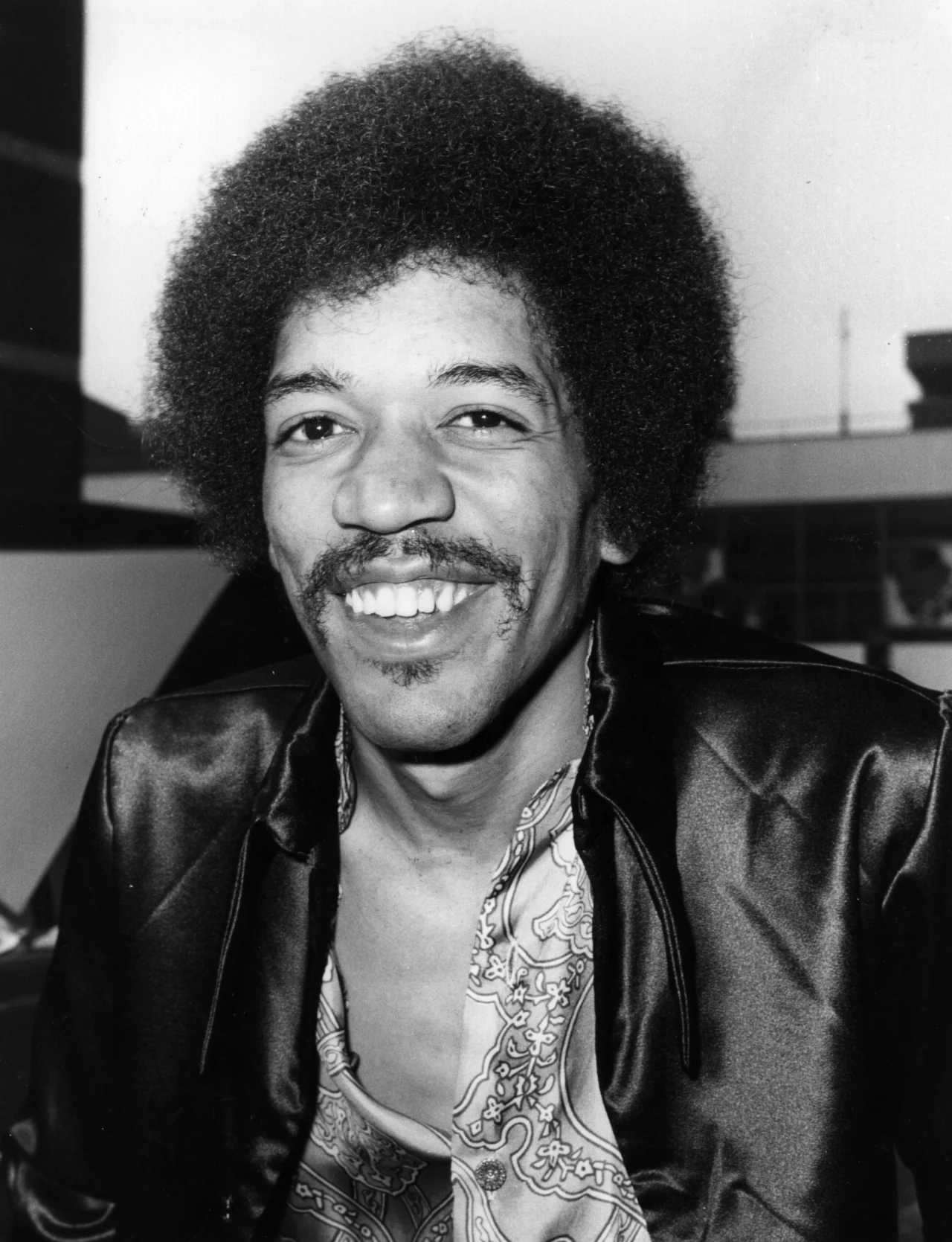 Od 1969 roku pod nadzorem FBI był Jimmi Hendrix, który według Biura miał wchłaniać LSD podczas koncertów przez swoją chustę na głowie Od 1969 roku pod nadzorem FBI był Jimmi Hendrix, który według Biura miał wchłaniać LSD podczas koncertów przez swoją chustę na głowie