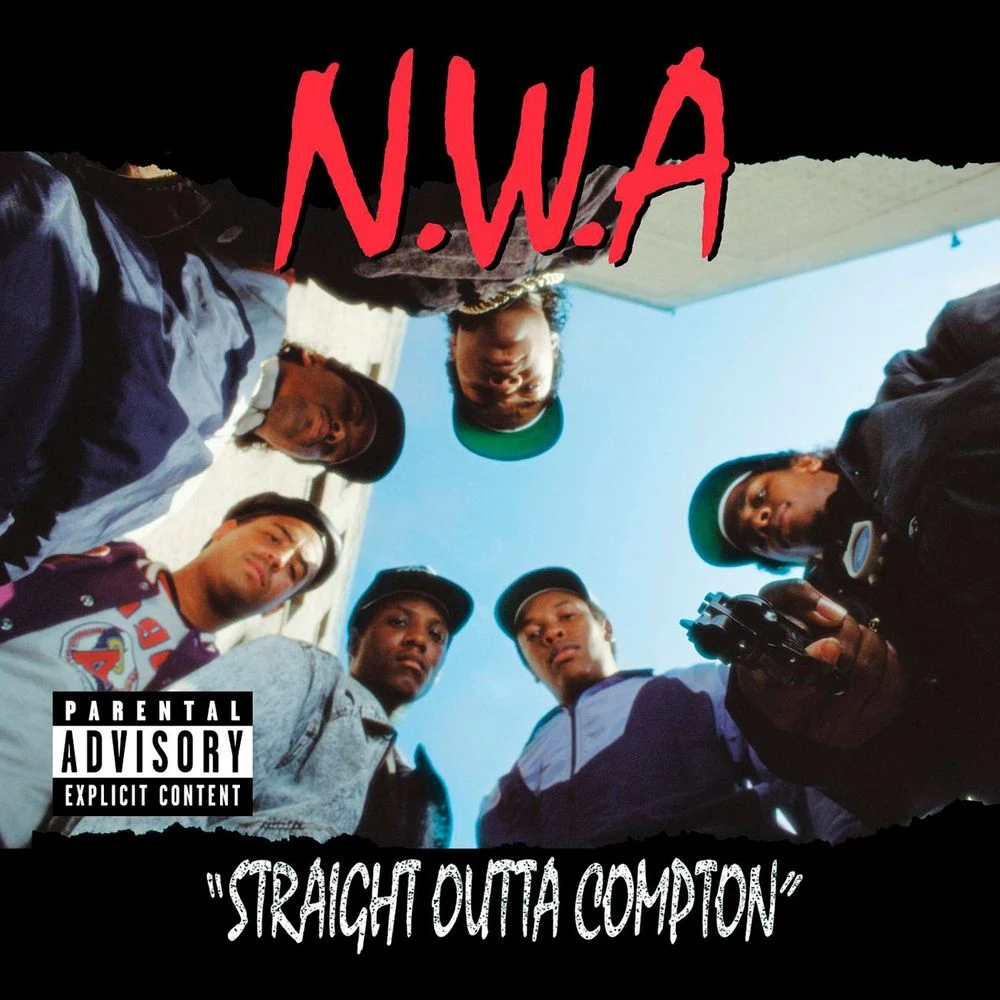 Legendarna grupa N.W.A. nie kryła się ze swoimi poglądami. Utwór „F…ck The Police”, w którym namawiano do przemocy wobec służb porządkowych, musiał przykuć uwagę FBI Legendarna grupa N.W.A. nie kryła się ze swoimi poglądami. Utwór „F…ck The Police”, w którym namawiano do przemocy wobec służb porządkowych, musiał przykuć uwagę FBI