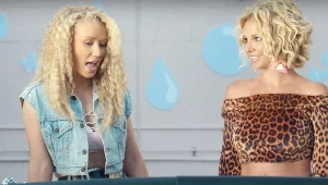 Iggy Azalea i Britney Spears w klipie "Pretty Girls"