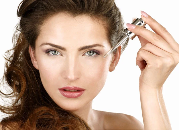 Cera będzie wyglądać jeszcze piękniej, gdy o poranku zafundujesz jej zastrzyk wit. C Cera będzie wyglądać jeszcze piękniej, gdy o poranku zafundujesz jej zastrzyk wit. C