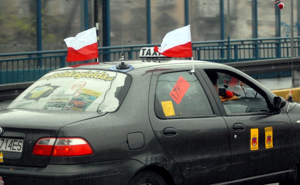 Oficjalnie taksówkarzem zostać niełatwo. Ale przepisy da się obejść