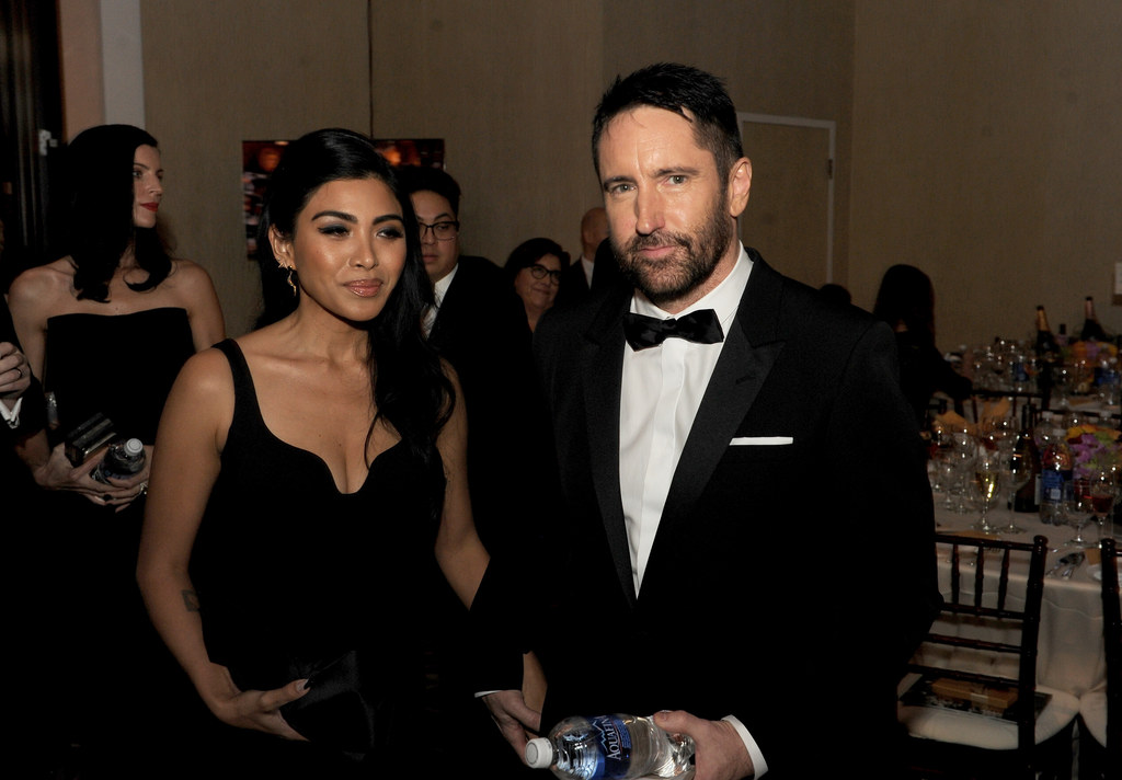 Trent Reznor (po prawej) wraz z żoną. Niech was nie zmyli jego elegancja. Trent to prawdziwy wariat