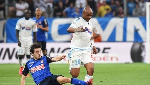 Andre Ayew (z prawej) podczas spotkania z AS Monaco