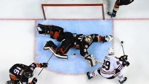 Bramkarz Frederik Andersen był bohaterem Anaheim Ducks w meczu z Chicago Blackhawks 
