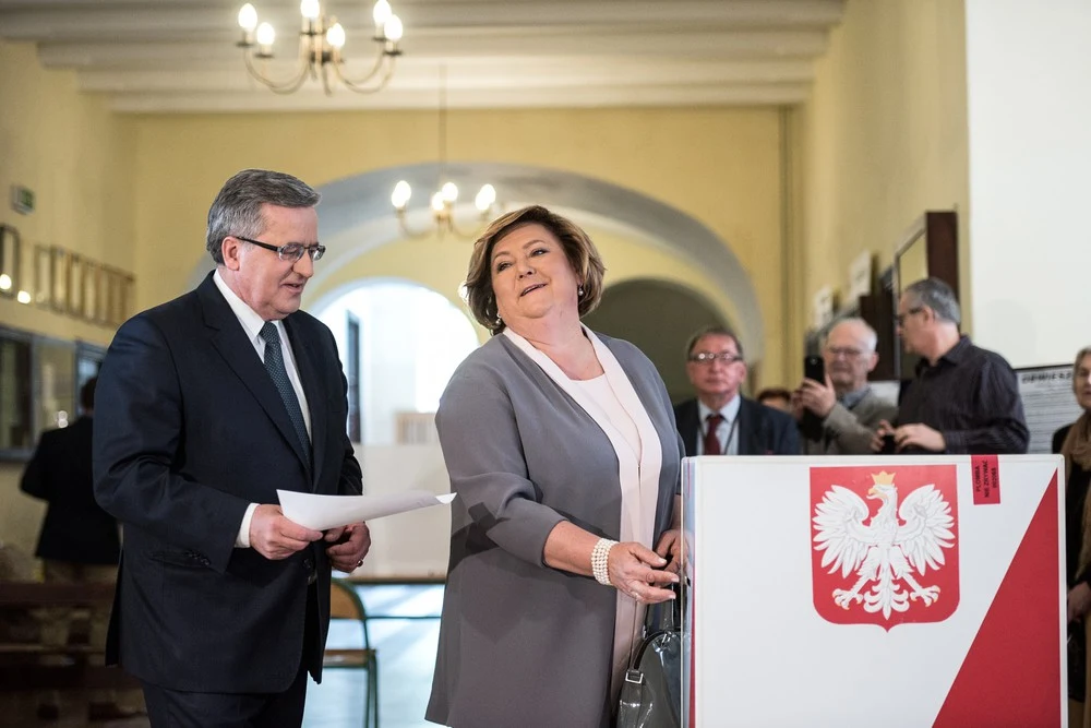 Anna i Bronisław Komorowscy głosują, 2015 rok