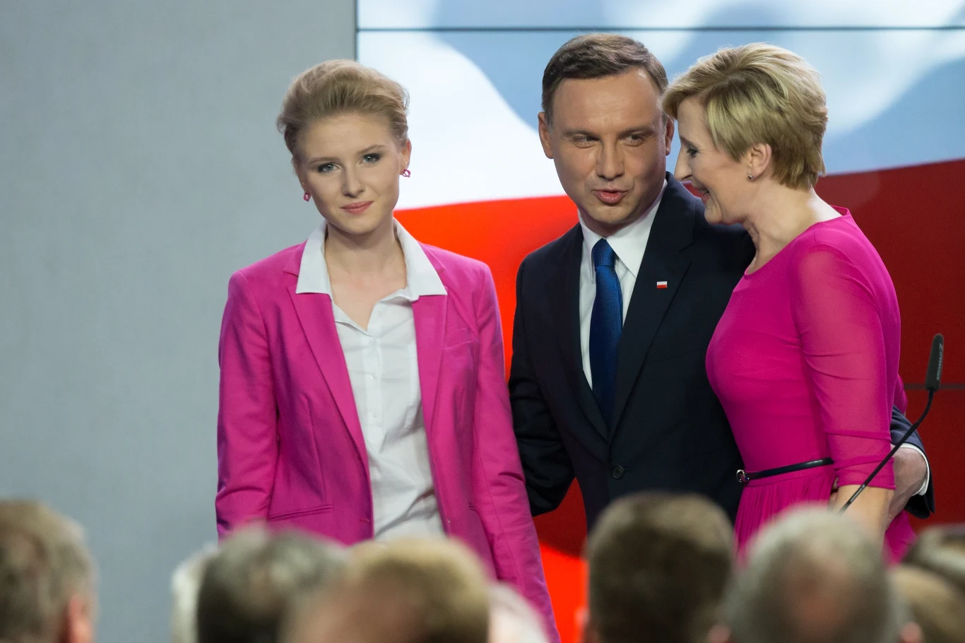 Agata Kornhauser-Duda, Andrzej Duda i Kinga Duda podczas wieczoru wyborczego