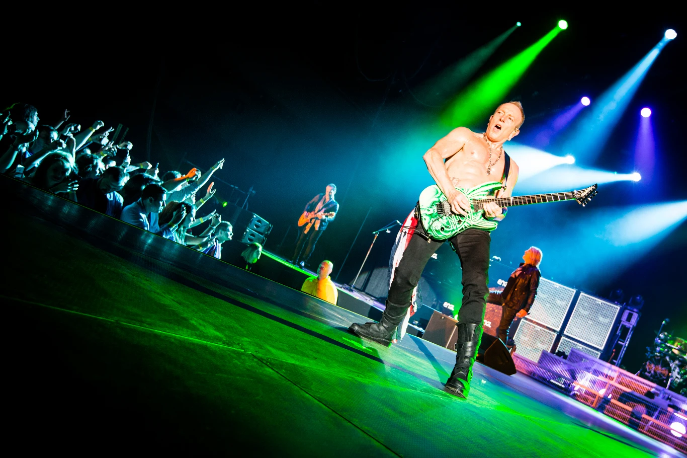 Def Leppard zaprezentowali mieszankę swoich największych przebojów